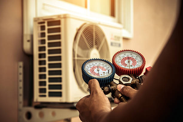 Professional Hvac technician working in Petersburg, MI